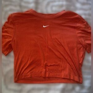 Nike Slim Fit Cropped Tee